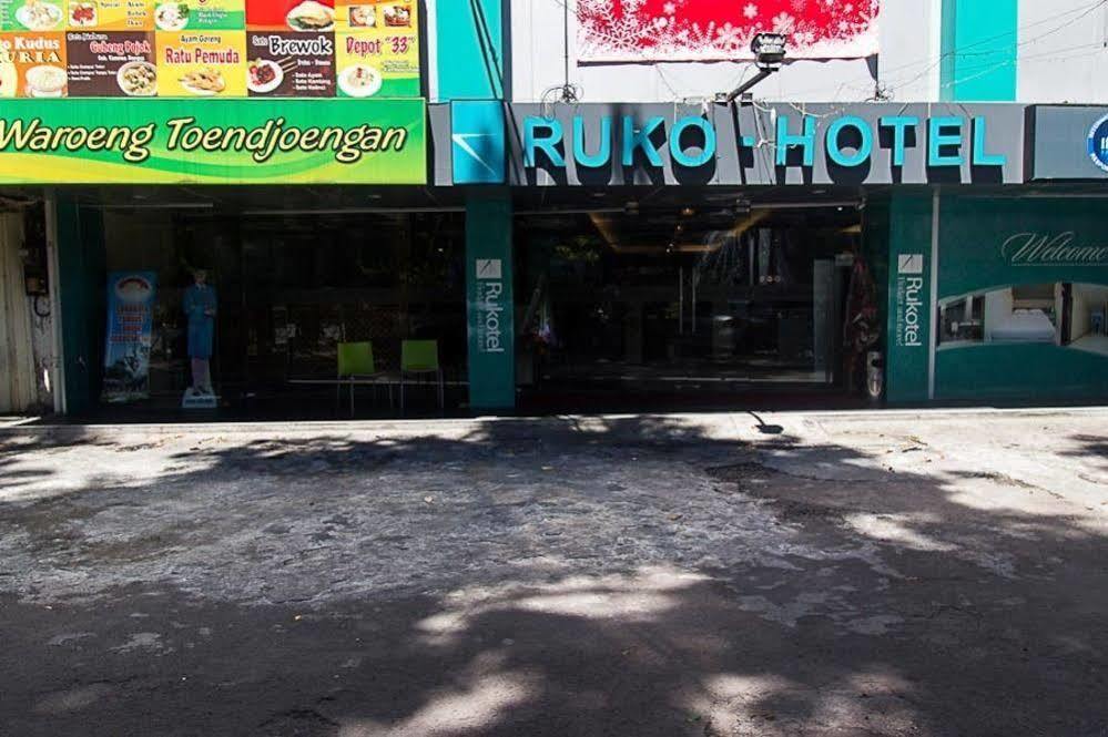 Oyo 277 Rukotel Near Rsu Adi Husada Undaan Kota 泗水 外观 照片