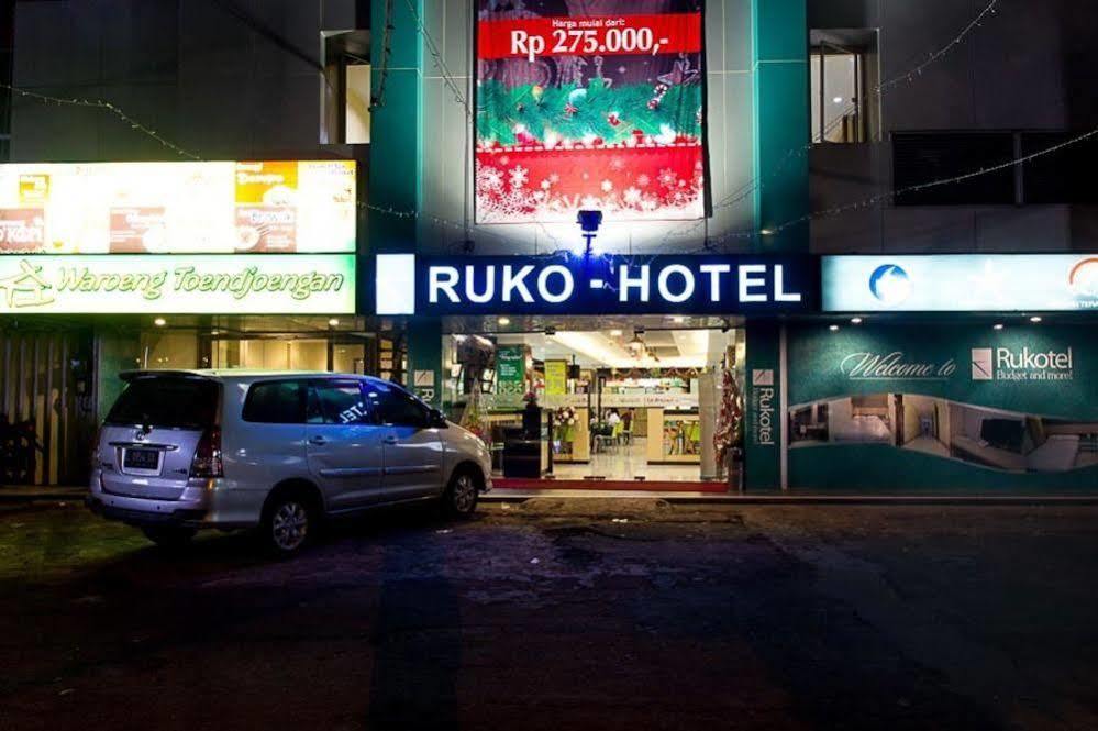 Oyo 277 Rukotel Near Rsu Adi Husada Undaan Kota 泗水 外观 照片